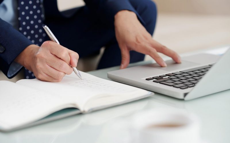 cropped-shot-unrecognizable-entrepreneur-taking-notes cropped-shot-unrecognizable-entrepreneur-taking-notes